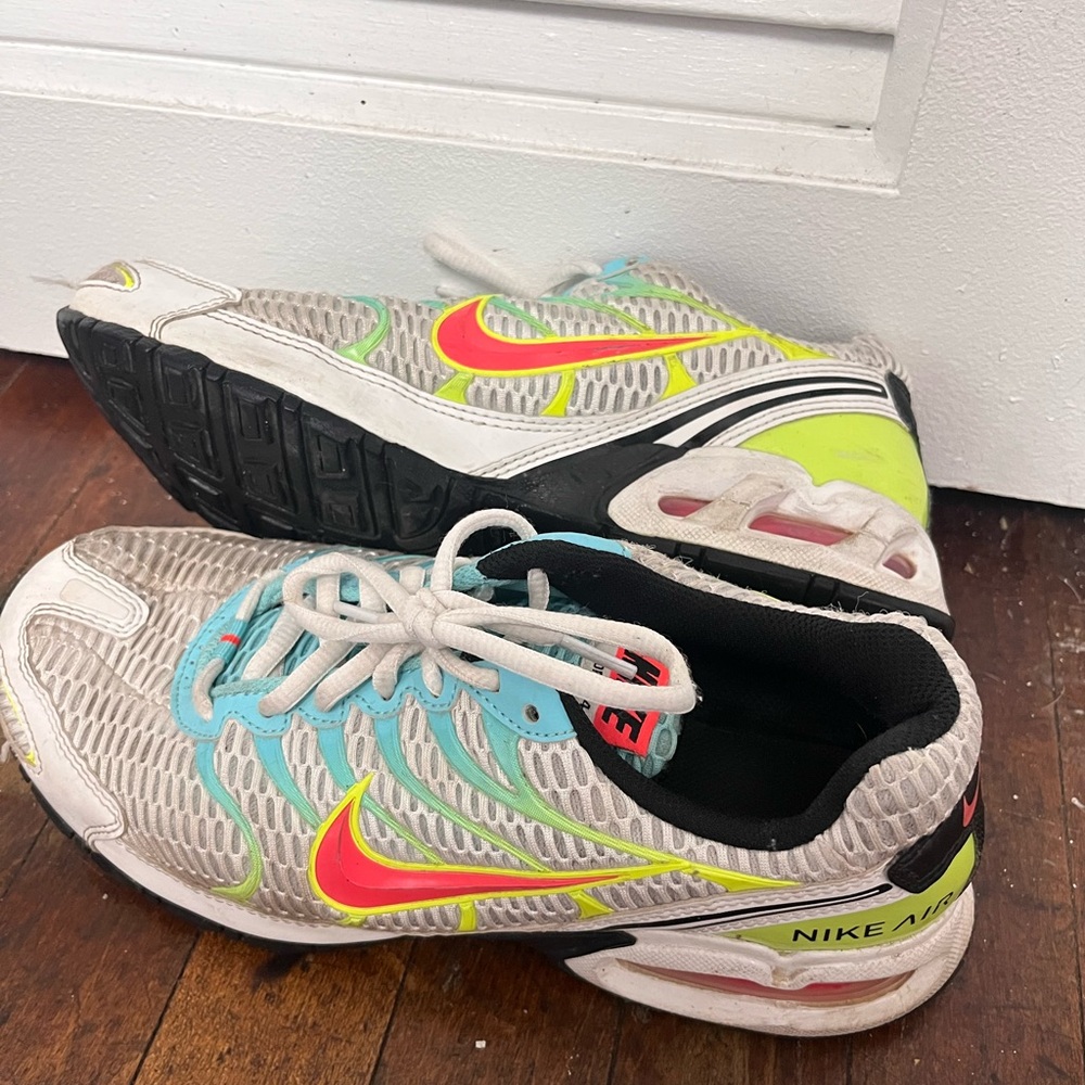 Used- good condition 
Nike Sneakers